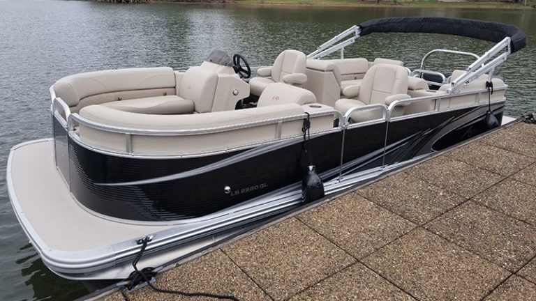 LaPrades Rental pontoon Boat on Lake Burton